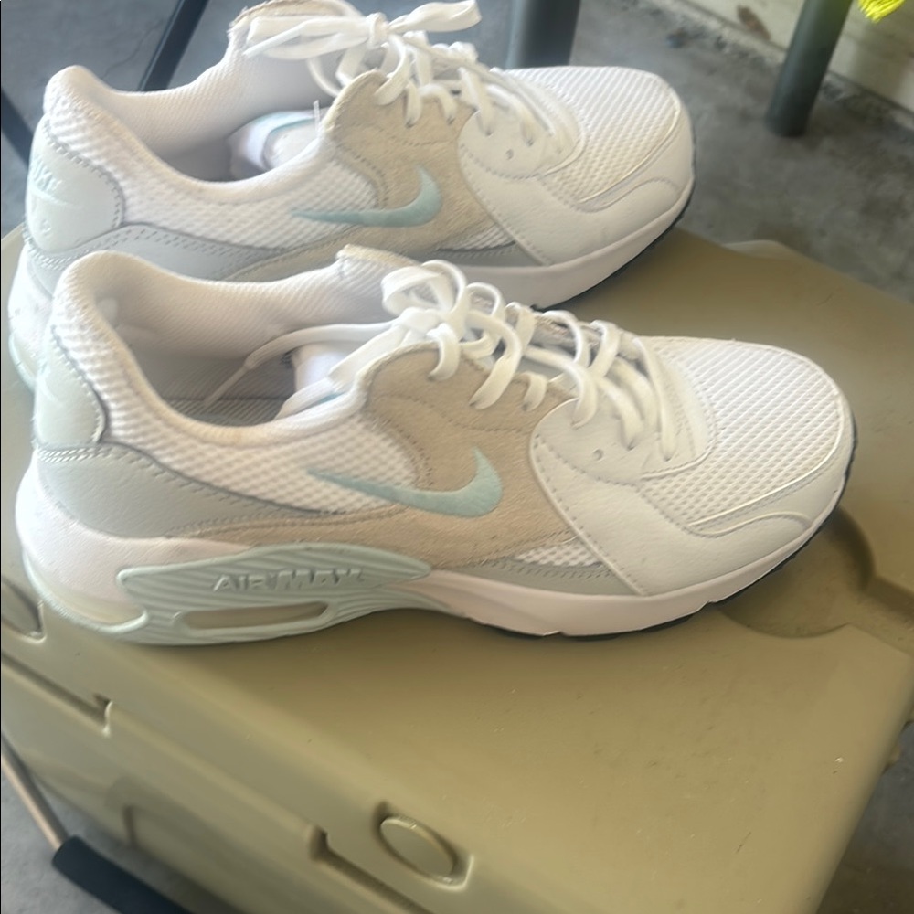 Nike Women's White and Light Blue Athletic Shoes